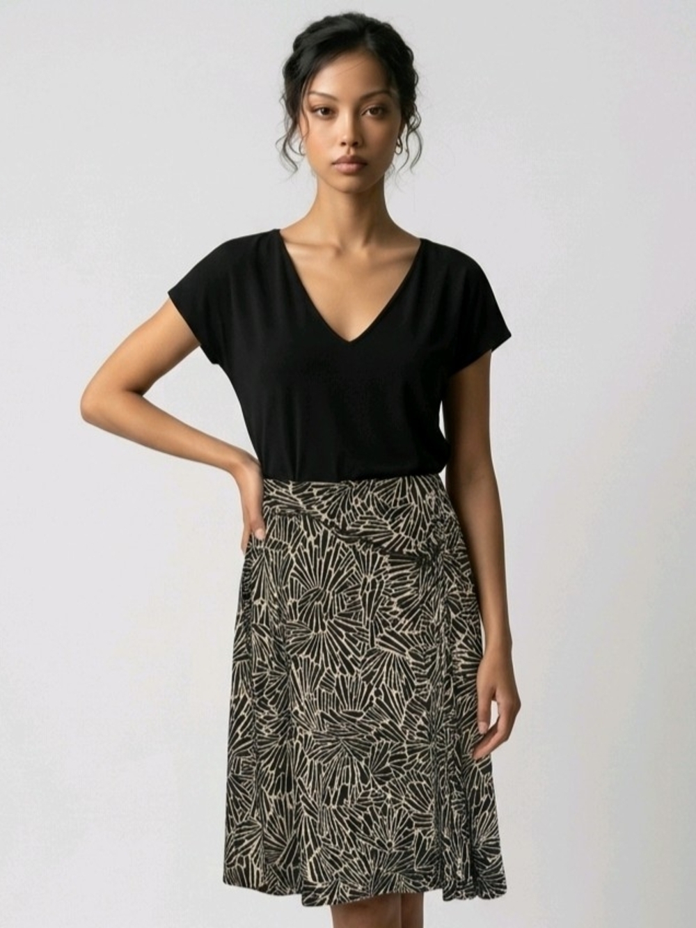 Vintage Y2K BCBGMAXAZRIA Jersey Wrap-Style Skirt Abstract Fan or Leaf Print M